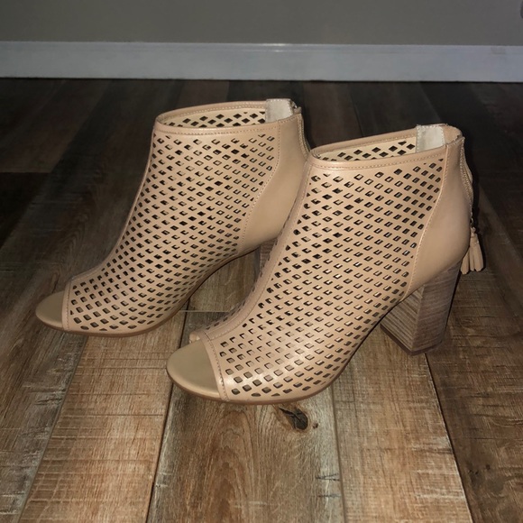 BP size 8 womens tan heels with tassel zipper - Picture 2 of 5